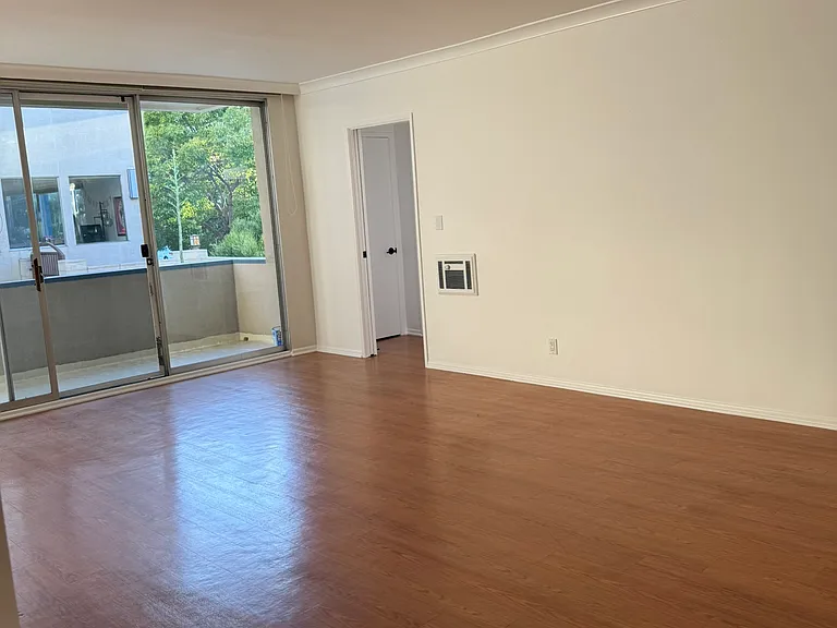 1330 California Ave #108 — Photo 4
