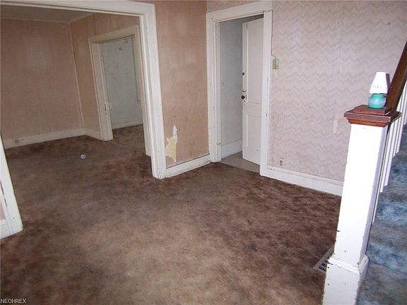 Front interior entry foyer