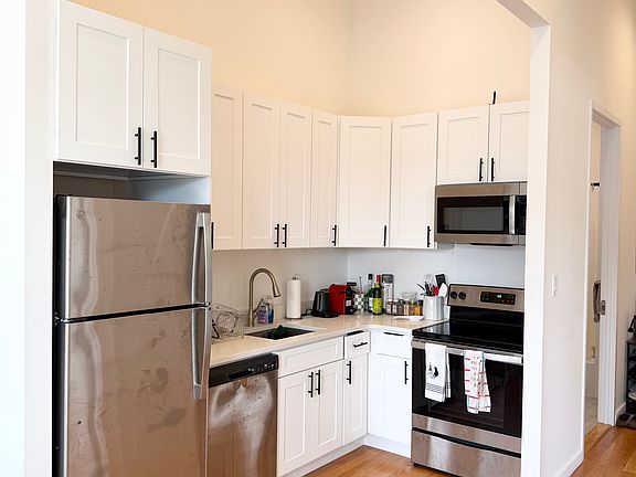 4th image of 275 Harman St #3B