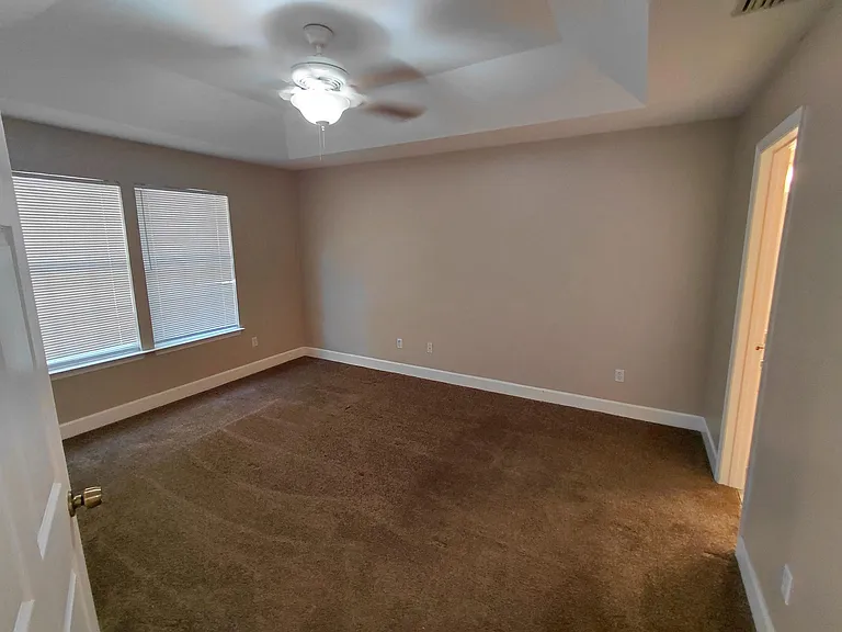 3508 Larkspur Ln — Photo 9