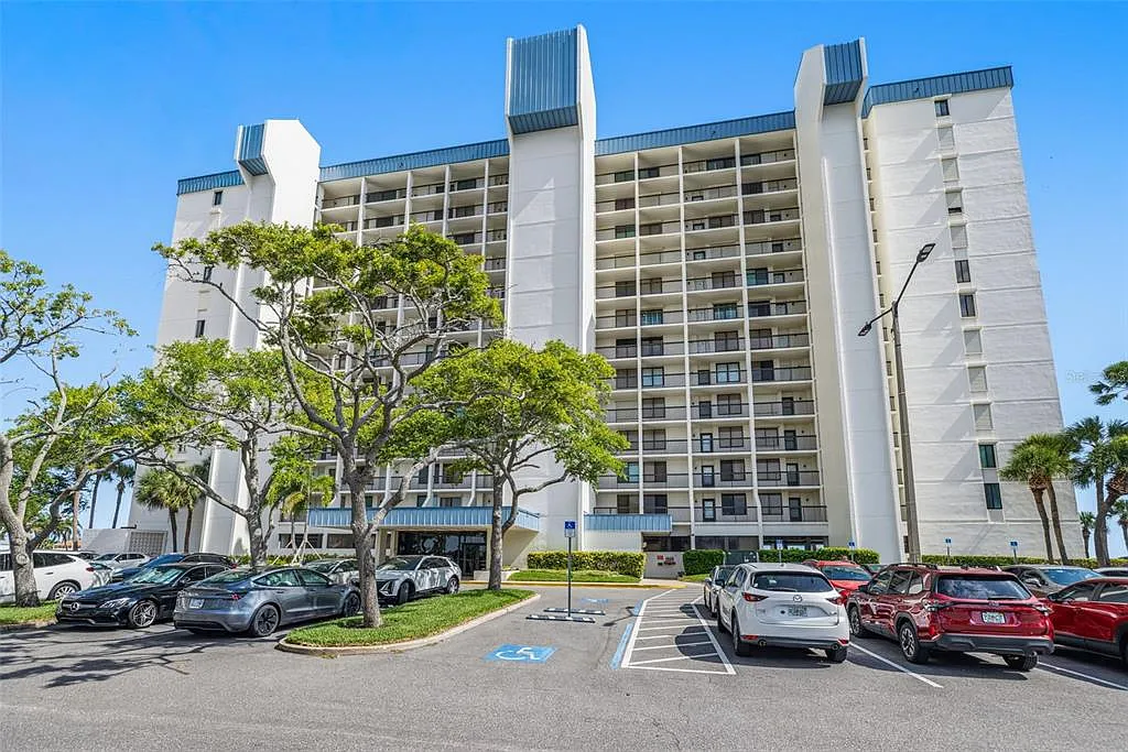 2 bed, 2.0 bath, 1270 sqft, $3,000 — Photo 2