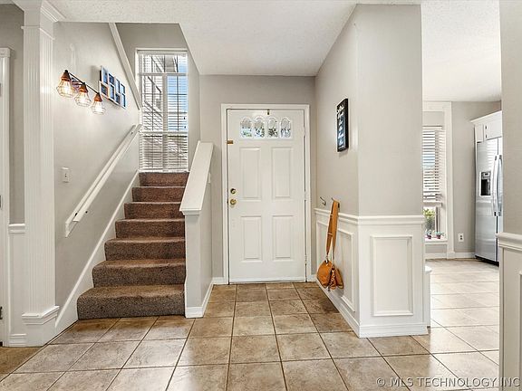 4th image of 2925 W Berwick