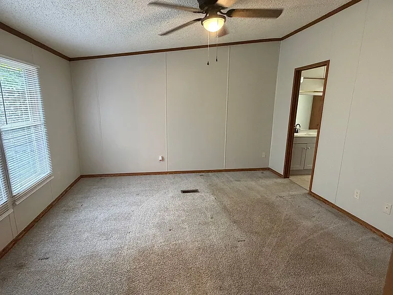 121 Rainwood Dr — Photo 8
