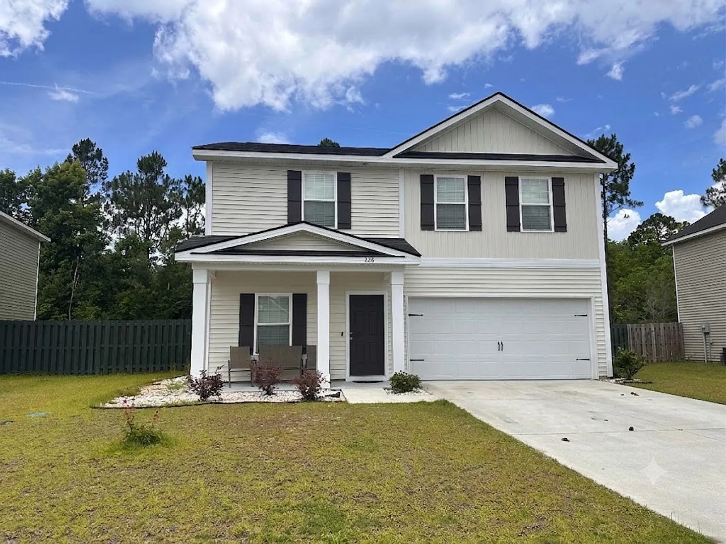 Rate Drop Alert (Was $2490/Month) And Summer Move-In Special: One Free Month Of Rent** — Photo 2