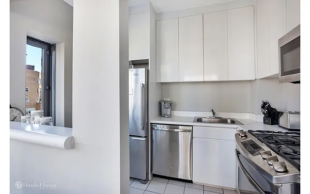 Rented by Douglas Elliman | media 3