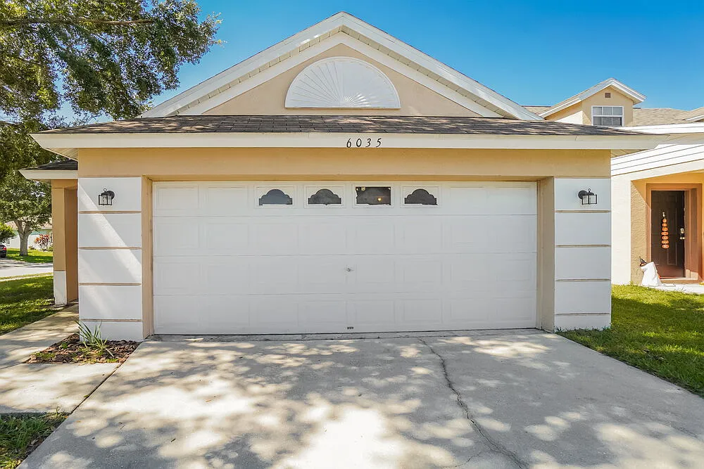 4 bed, 2.0 bath, 1415 sqft, $2,035 — Photo 1
