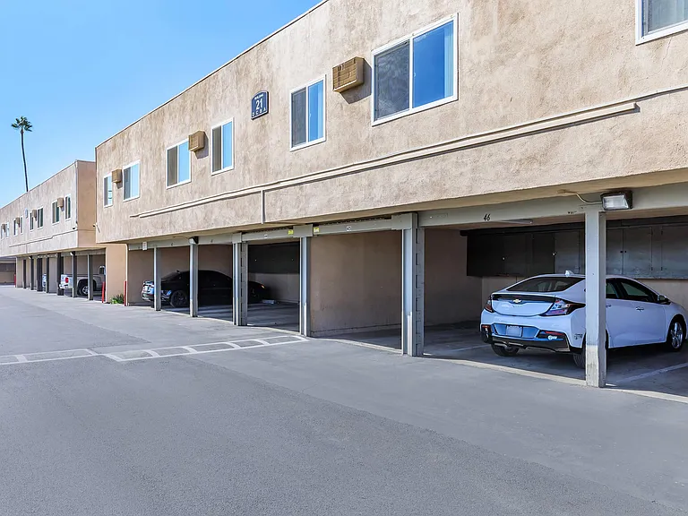 Regency Plaza Apartment Homes — Photo 21