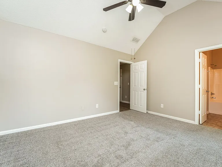 804 Hillandale Ln — Photo 10