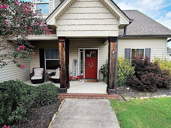 3rd image of 558 Thoroughbred Dr NW