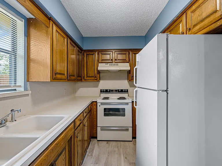321 Gardenview St — Photo 9
