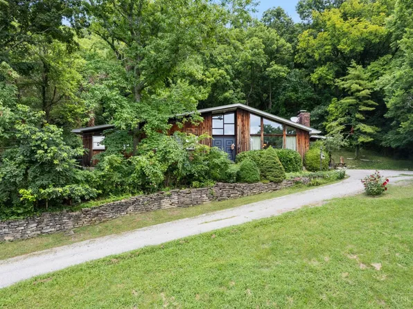 610 N 2nd St, Ripley, OH 45167