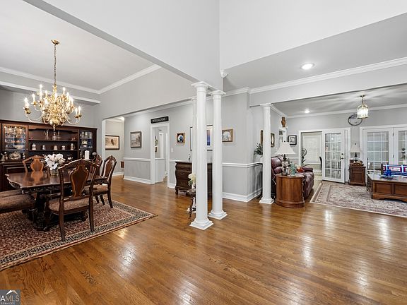 3rd image of 128 Cross Creek Cir