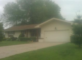 3160 E Shalimar Dr, Springfield, MO 65804