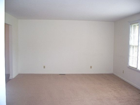 5th image of 112 Ramona Ave