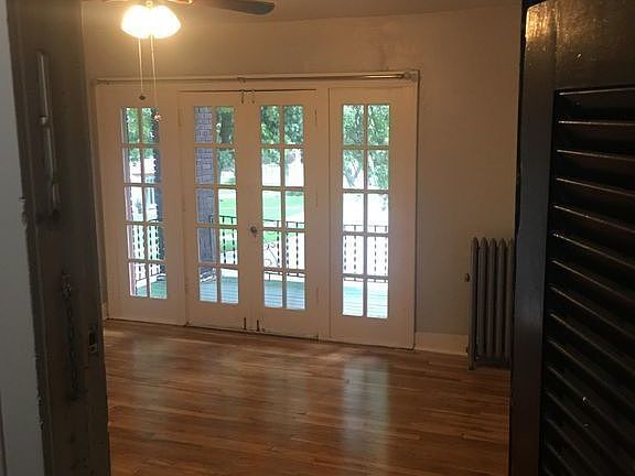 2nd image of 2732 Charlotte St APT 201