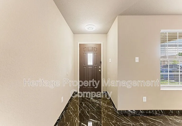 5819 Providence Oak — Photo 3