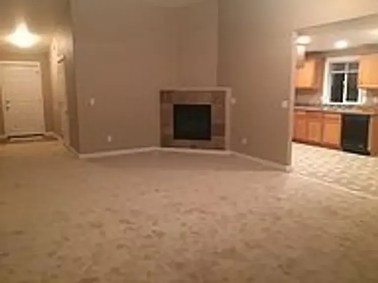 622 Trinity St NE — Photo 9