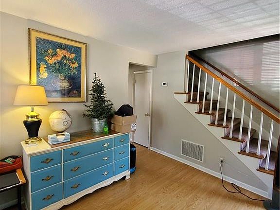 5th image of 623 Cherry St APT E