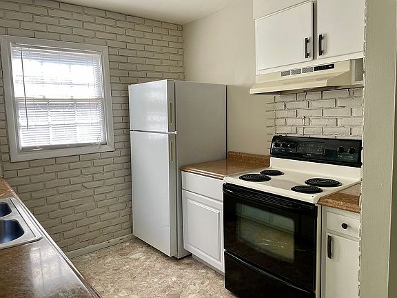 Right side of kitchen