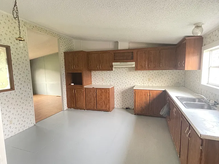 47 Fairfield Dr W — Photo 1