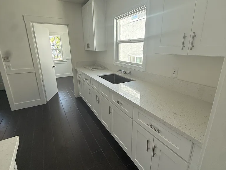 1224 E St #B — Photo 8
