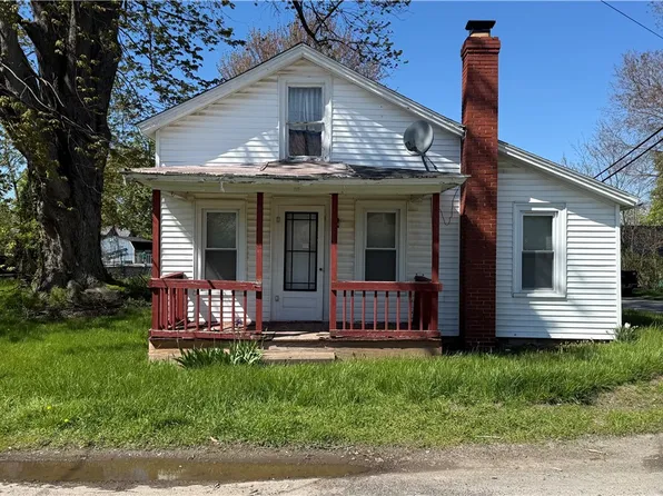 83 Eagle St, Lyndonville, NY 14098