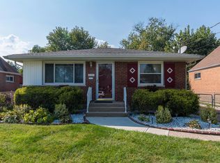8301 Bobolink Dr, Cincinnati, OH 45231
