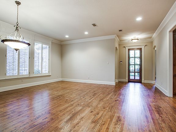 2nd image of 609 Regency Xing