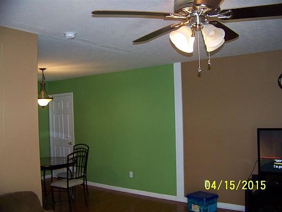 4th image of 300 E Woodford St