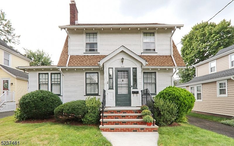1st image of 934 Irving Ave