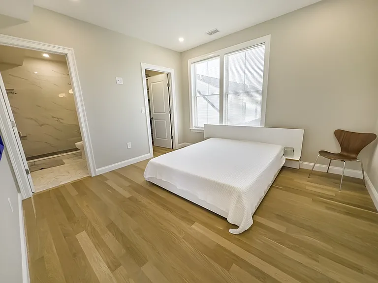 40 Waverly St #3 — Photo 12