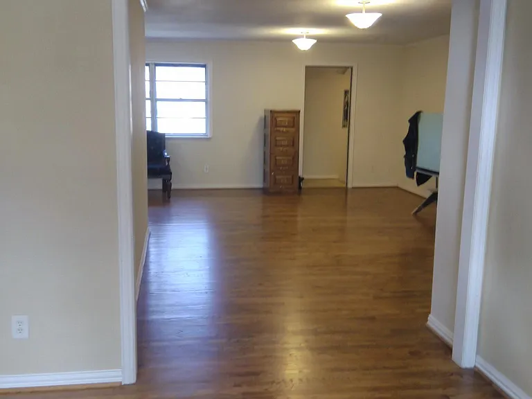 9829 Estate Ln — Photo 7