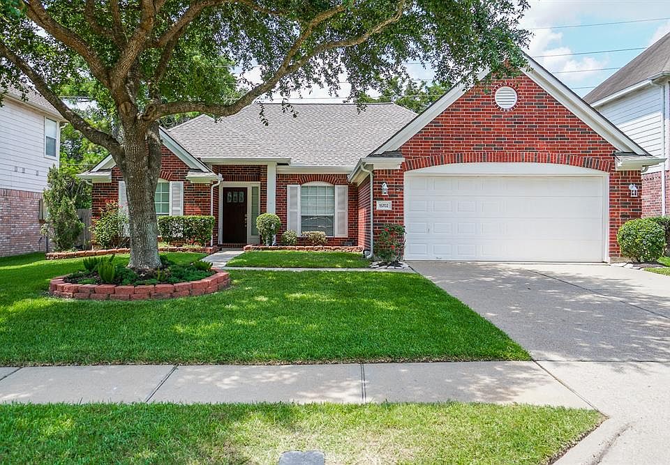 1st image of 15702 Rosewood Hill Ct