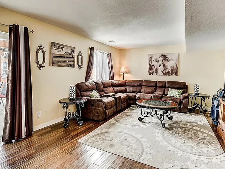 504 S Laredo Cir #1 — Photo 32