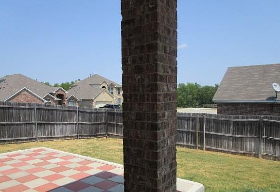 3rd image of 7811 Roswell Ct
