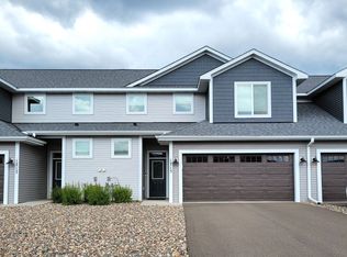 1715 Southpoint Ln, Hudson, WI 54016