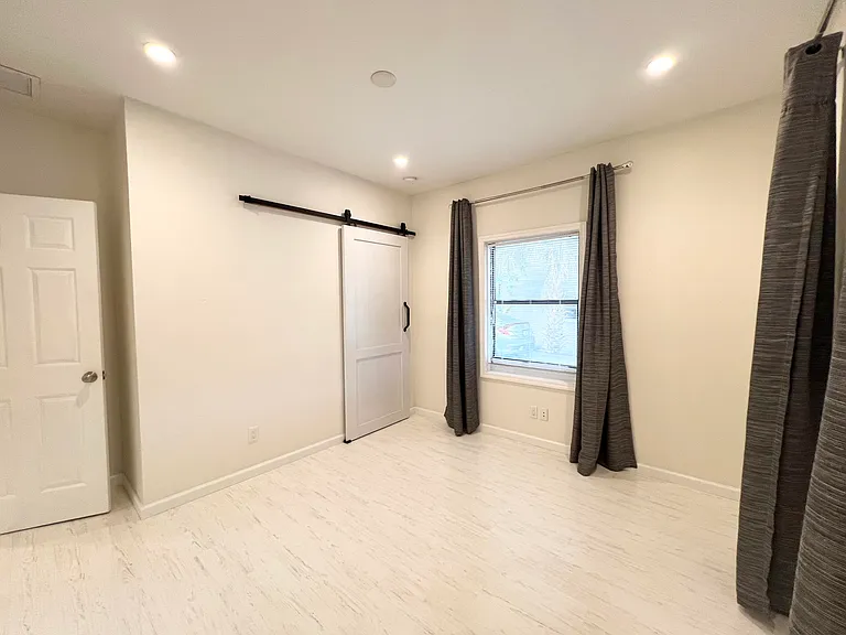 431 Ardmore Rd — Photo 9