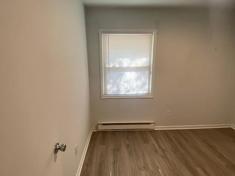 W.R. Cropper Apartments — Photo 22