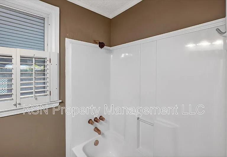 1919 Greenwood St — Photo 26
