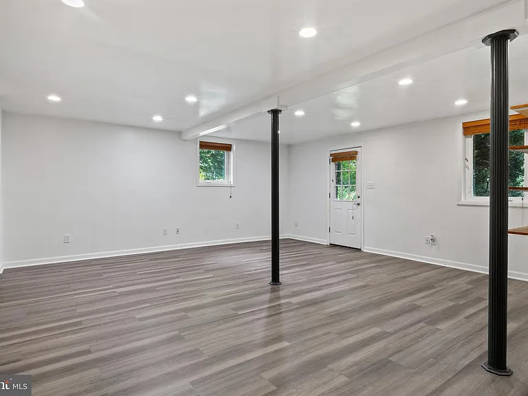 6523 Kerns Rd — Photo 27