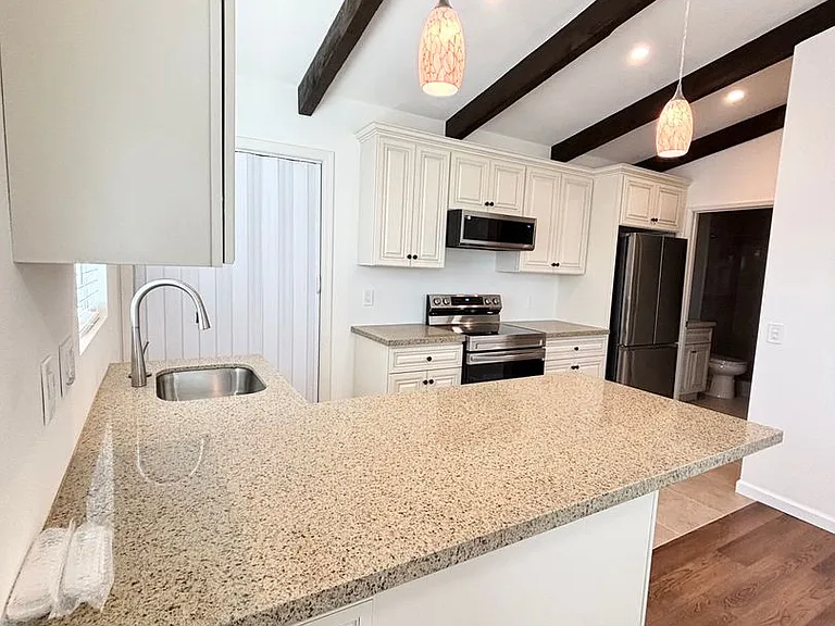1636 W Pine Ave — Photo 3