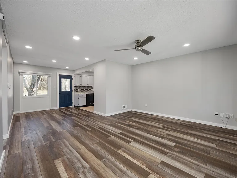 37880 Wendy Lee St — Photo 5