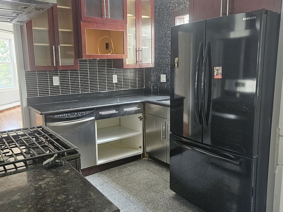 1st image of 14 Hillside St #11588581