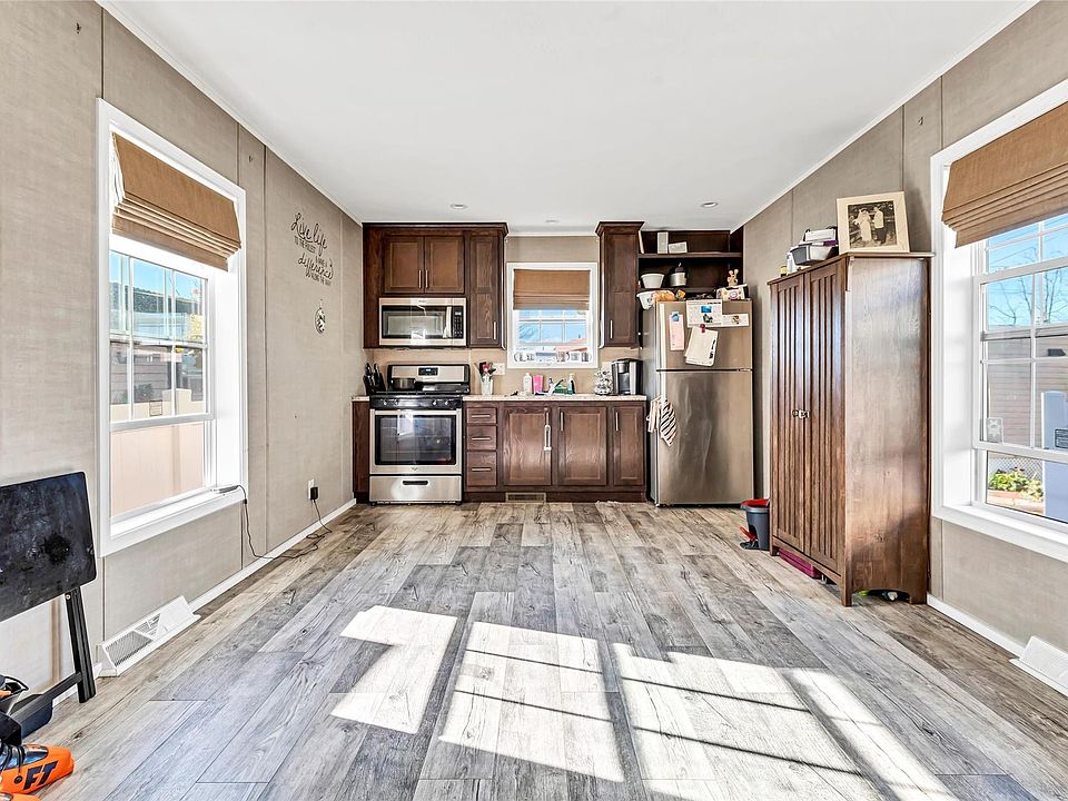 150 Main St Islip, NY, 11751 Apartments for Rent Zillow