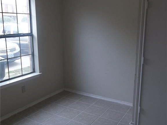 4th image of 506 Kings Way Dr APT A