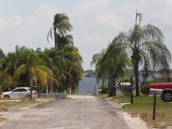 1050 NE Wright Ave, Jensen Beach, FL 34957
