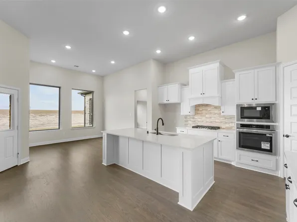 140 Lila Lake Dr, Waxahachie, TX 75165