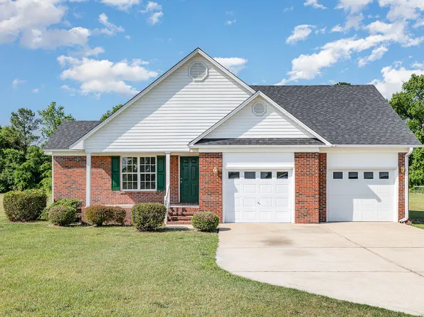 2919 Hayfield Rd, Wade, NC 28395