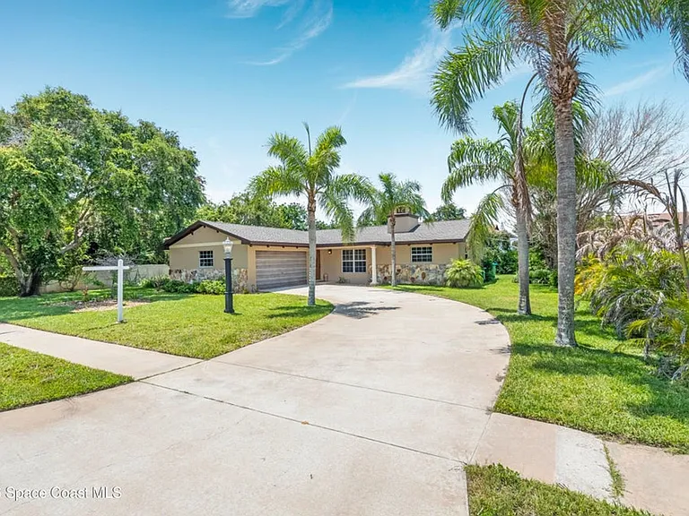 317 Surf Dr — Photo 2