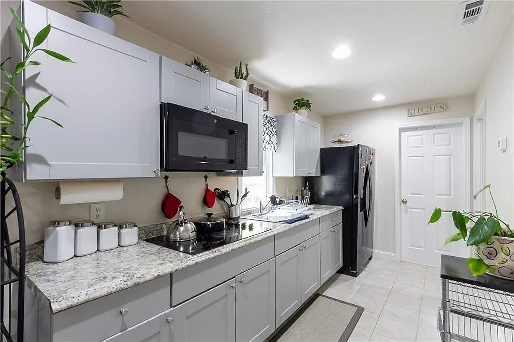 1 bed, 1.0 bath, 1000 sqft, $1,795 — Photo 3